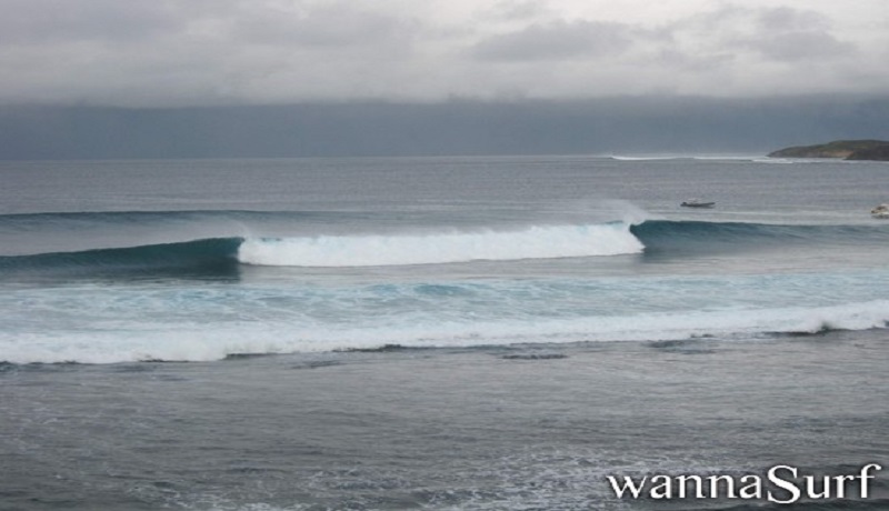 Waves at Strickland Bay